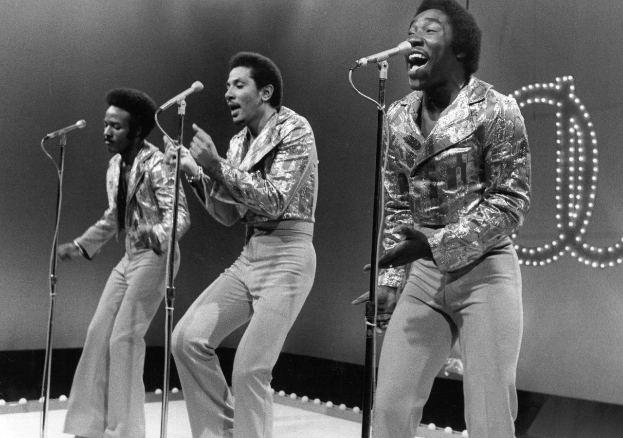 The O’Jays – Love Train